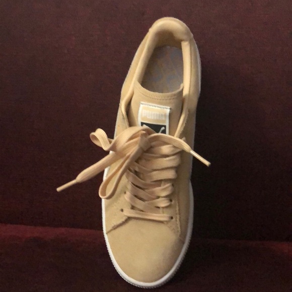 Sneakers - Picture 1 of 4